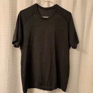 Men’s large lululemon vent tech 2.0 T-shirt